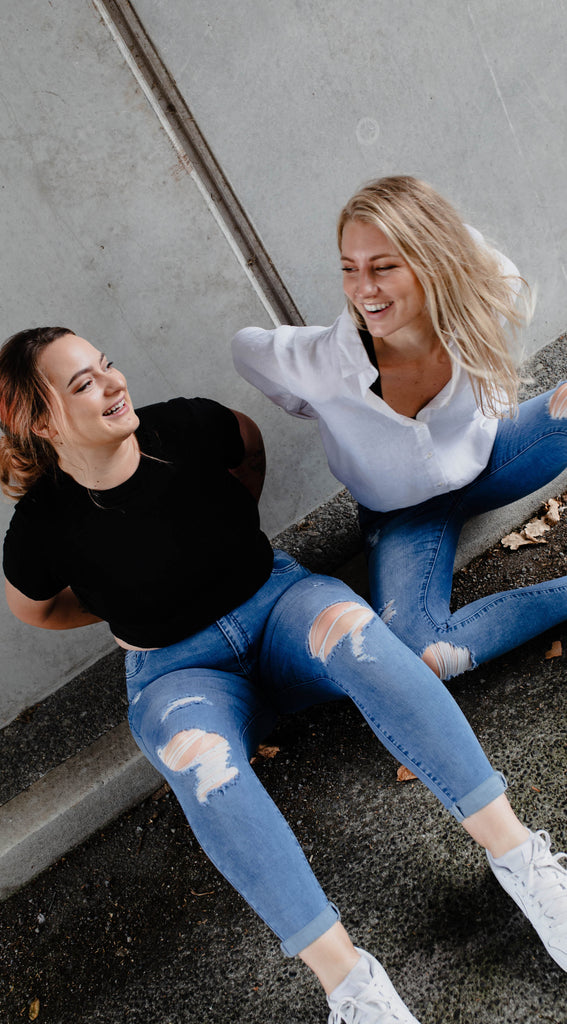 ripped blue skinny jean