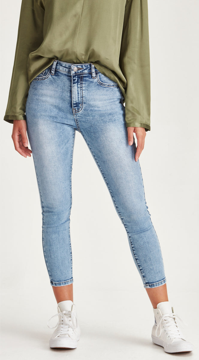 GRACE | Short Stuff Jean Blue – junkfoodjeans